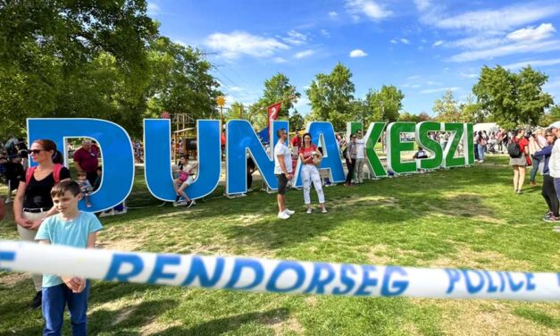 Leszakította az 5 éves kisfiú ujját a forgódob-játék Dunakeszin a majálison, most éhségsztrájkol az édesapa, ezt szeretné elérni