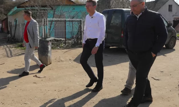 Több tízmilliót kapott Hankó Balázs minisztériumától az az egyesület, amely Penny-kártyákat osztogatott a választás előtt a miniszter körzetében