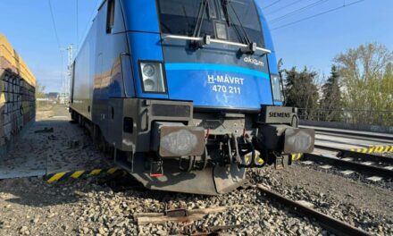 Kisiklott egy mozdony a soroksári vasútállomás közelében