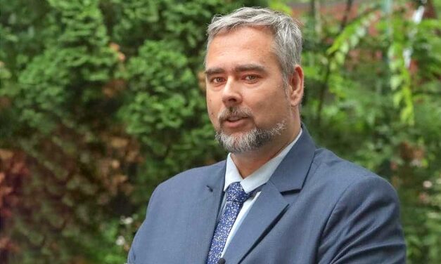 Kilépett a DK-ból Kiss László, Óbuda polgármestere