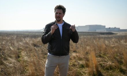 Tűz ütött ki az iváncsai akkumulátorgyárban, Nagy Ervin szerint több munkást kórházba vittek