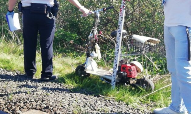 Tragédia Gödöllőn: zajvédő falnak csapódott és meghalt a 14 éves rollerező kisfiú