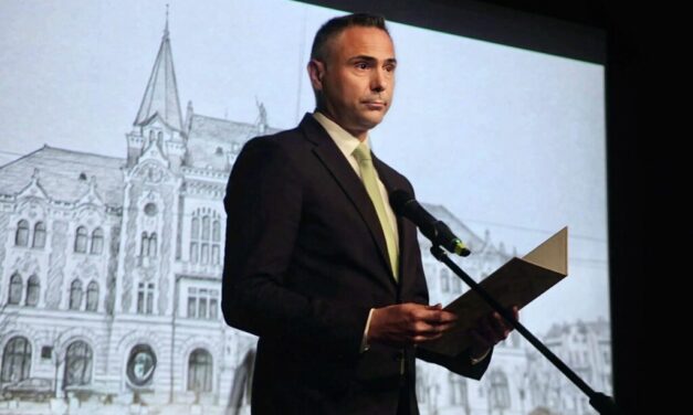 Óbuda polgármestere után Újpest polgármestere is kilépett a Demokratikus Koalícióból