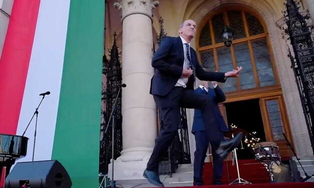 Tőkés László nagyon kiakadt Hegedűs Zsolt tánca miatt, szerinte ennek az örömködésnek meg lesz még a böjtje