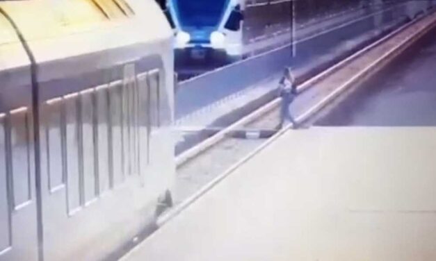 Óbudai tragédia: videón, ahogyan halálra gázolja az egyetemista lányt a vonat