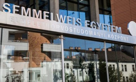 Rendőrök lepték el a Semmelweis Egyetem klinikáját: gyógyszerkísérlet miatt nyomoznak