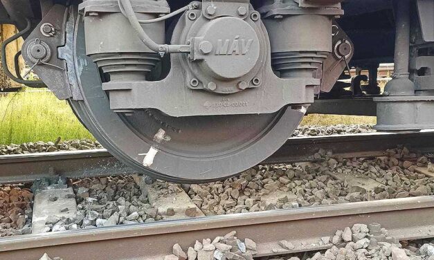 Kisiklott egy vonat Újszásznál, a szolnoki vonalon pótlóbuszok járnak