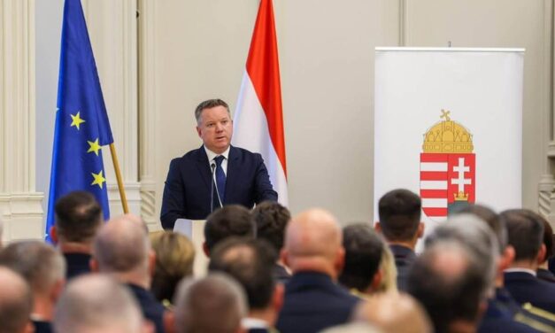 Pósfai Gábor belügyminiszter azonnali hatállyal leváltotta a katasztrófavédelem és a büntetés-végrehajtás vezetőjét