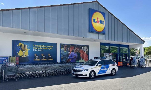 Késelés a józsefvárosi Lidl-ben: egy ártatlan poén miatt majdnem megölte a szobafestőt a 17 éves fiú