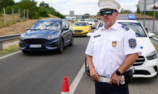 Óriási a torlódás a Hungaroringnél: Egyirányúsítottak több utat, megteltek a parkolók Mogyoródon, 100 ezer ember érkezik a Forma-1-re