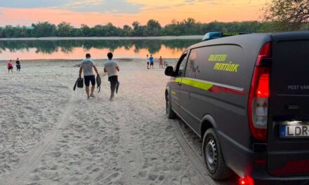 Órákig keresték a búvárok a vízben eltűnt dunakeszi férfit, aki otthonából hívta barátait, hogy jól van