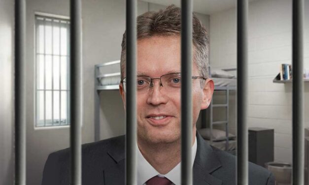 Fásy Ádám feleségét és saját magát is politikai üldözöttnek tartja Hankó Balázs: a volt minsztert  a ceglédi rendőrség fogdájában tartják őrizetben