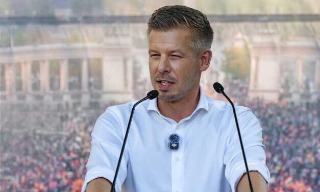Átfogó adóreformot jelentett be Magyar Péter: Érkezik a vagyonadó és visszatér a kiterjesztett kata – itt vannak a részletek